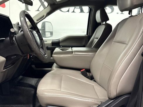 Used 2021 Ford F550 4x4 Crew Cab Super Duty w/ Power Equipment Group image 29