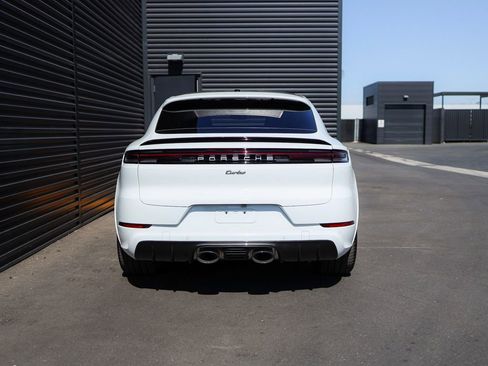 New 2025 Porsche Cayenne Turbo image 10