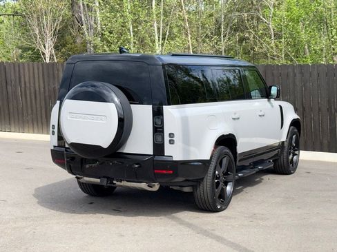 New 2026 Land Rover Defender 130 X-Dynamic SE AWD/4WD image 5