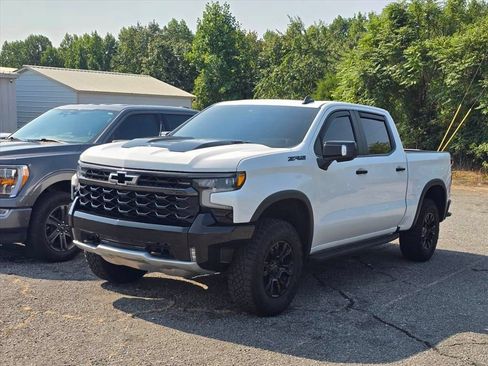 Used 2024 Chevrolet Silverado 1500 ZR2 w/ Technology Package AWD/4WD image 2