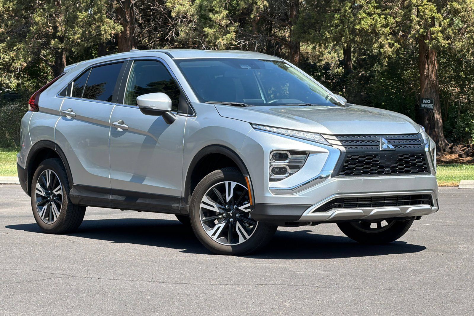 Used 2025 Mitsubishi Eclipse Cross SE AWD/4WD image 2