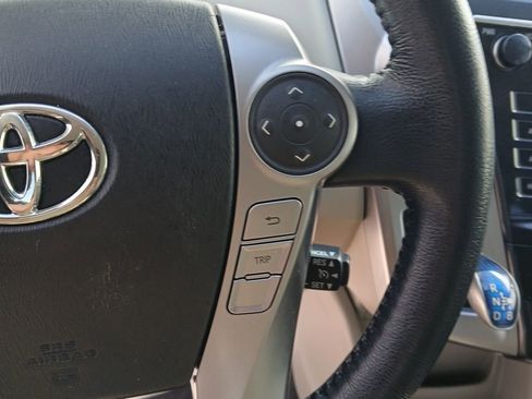 Used 2017 Toyota Prius V Four image 23