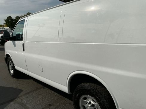 Used 2021 Chevrolet Express 3500 w/ Driver Convenience Package image 29