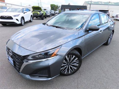 Used 2025 Nissan Altima 2.5 SV FWD image 4