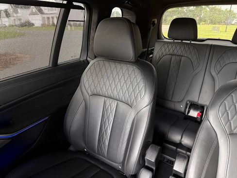 Used 2021 BMW X7 M50i AWD/4WD image 19