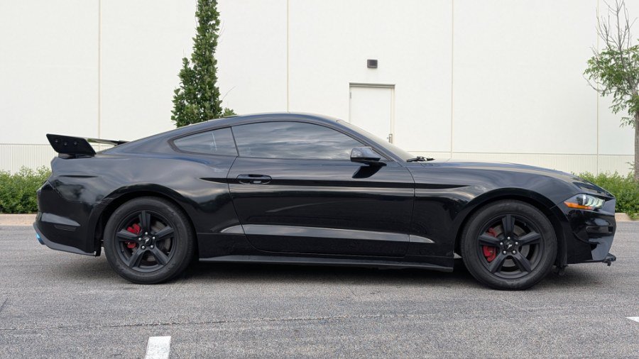 Used 2018 Ford Mustang Coupe RWD image 3