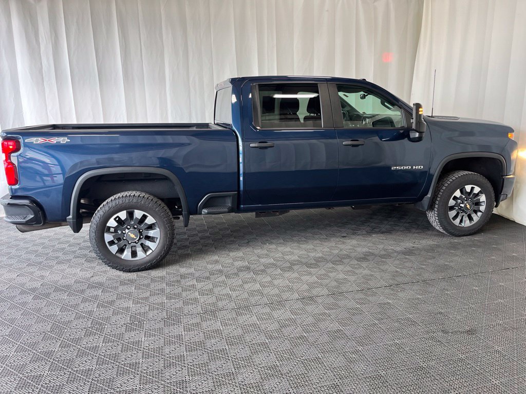 Used 2021 Chevrolet Silverado 2500 Custom w/ Custom Value Package AWD/4WD image 2