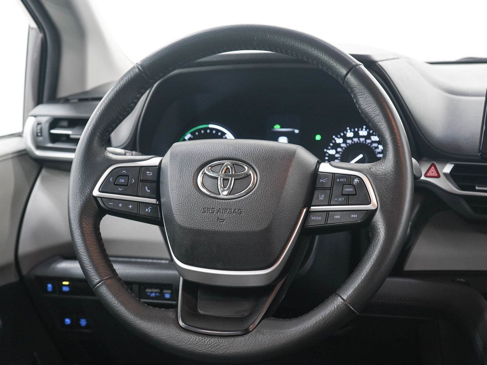 Used 2024 Toyota Sienna XLE AWD/4WD image 18