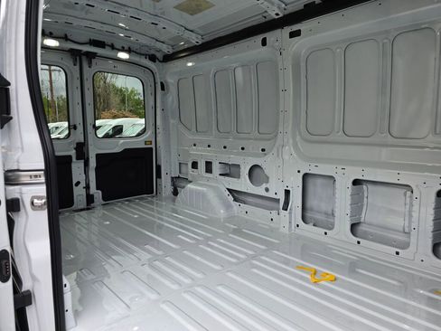 New 2026 Ford Transit 250 148 Medium Roof RWD image 11