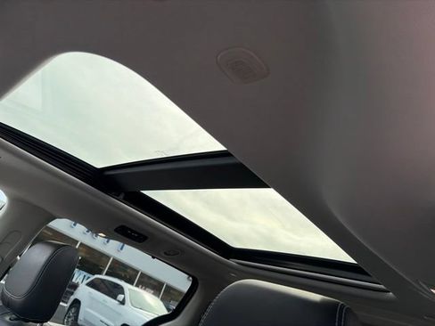 Used 2022 Chrysler Pacifica Limited FWD image 29
