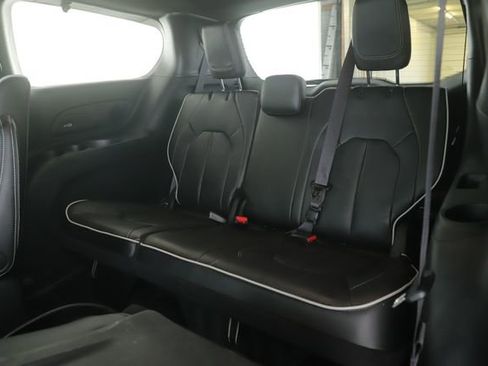 Used 2023 Chrysler Pacifica Limited w/ S Appearance Package FWD image 30