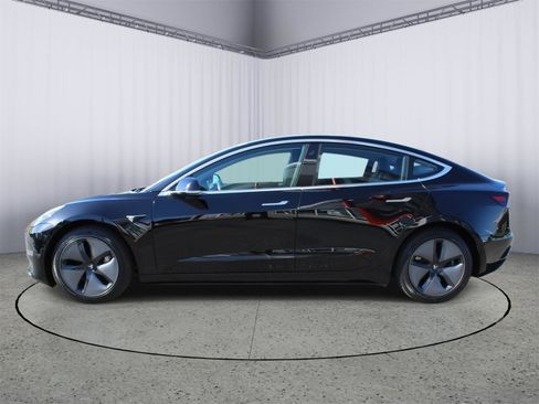 Used 2018 Tesla Model 3 Mid Range image 5