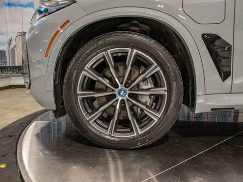 Used 2024 BMW X5 xDrive50e w/ M Sport Package AWD/4WD image 7