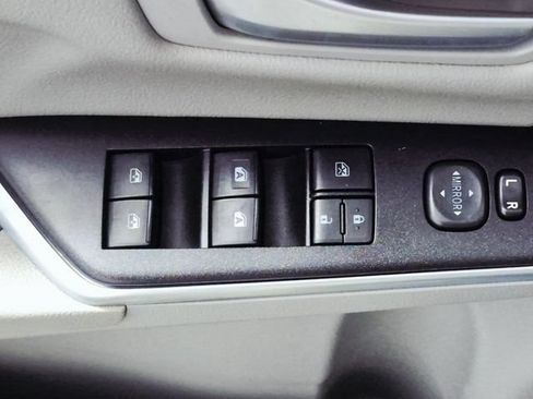 Used 2015 Toyota Camry SE FWD image 16