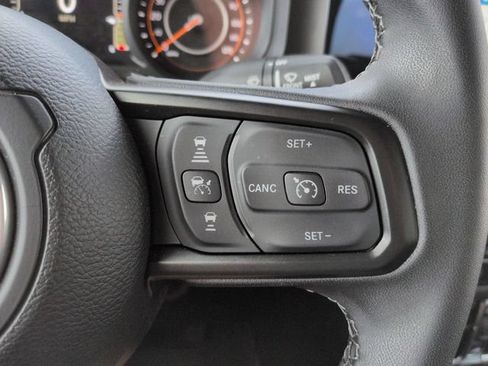Used 2025 Jeep Gladiator Rubicon AWD/4WD image 24