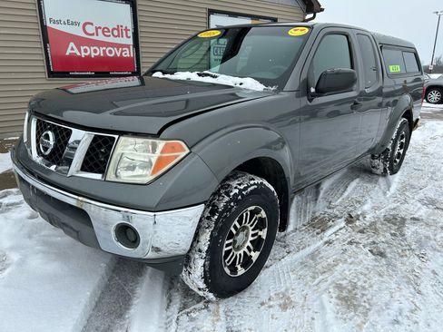 Used 2005 Nissan Frontier SE image 1