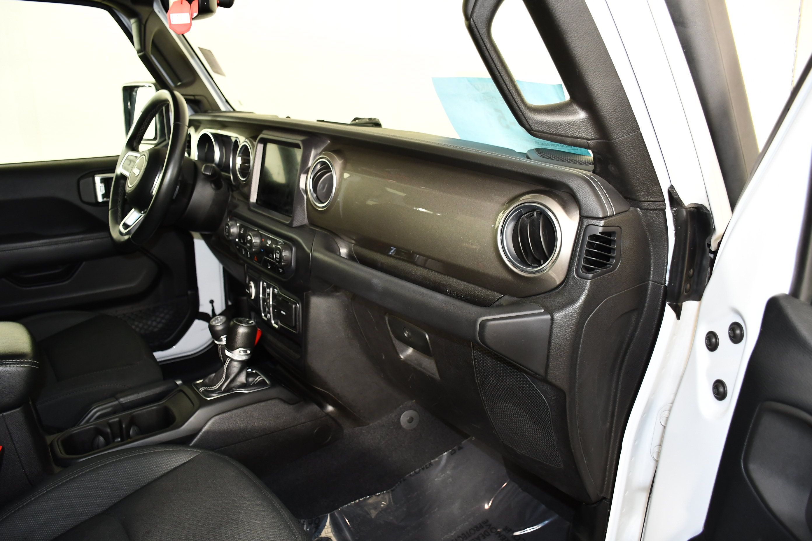 Used 2018 Jeep Wrangler Unlimited Sahara AWD/4WD image 39