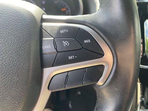Used 2022 Jeep Grand Cherokee Laredo X AWD/4WD image 21