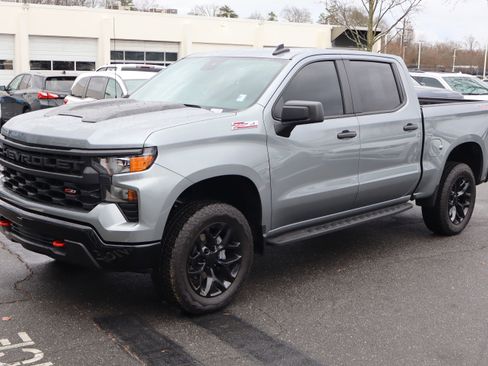 Used 2024 Chevrolet Silverado 1500 Custom Trail Boss w/ LPO, Dark Essentials Package image 5