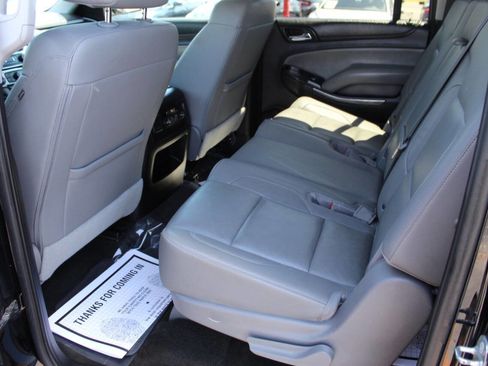 Used 2018 Chevrolet Suburban LT image 17