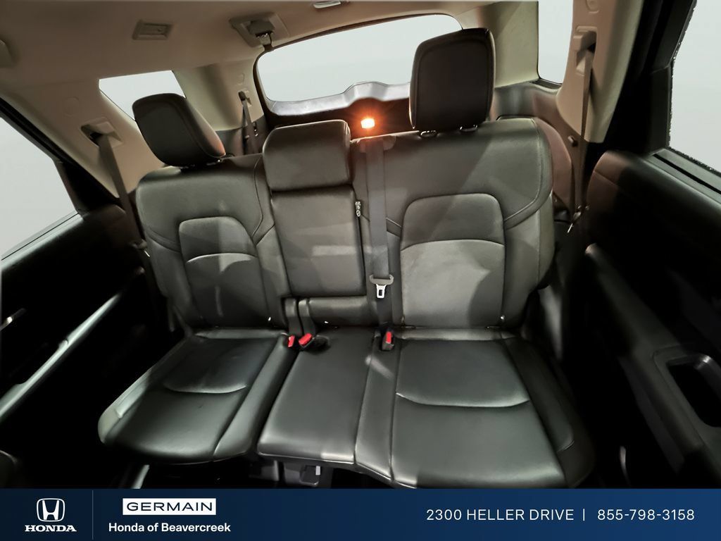Used 2025 Nissan Pathfinder SL FWD image 28