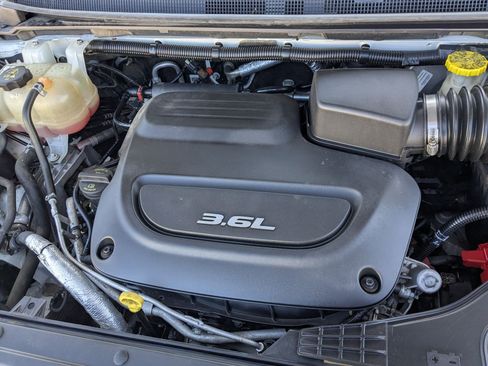 Used 2018 Chrysler Pacifica Touring-L Plus image 38