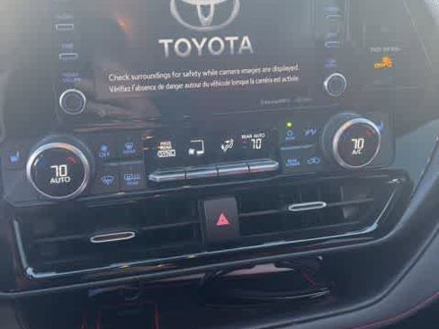 Used 2022 Toyota Highlander XSE image 11