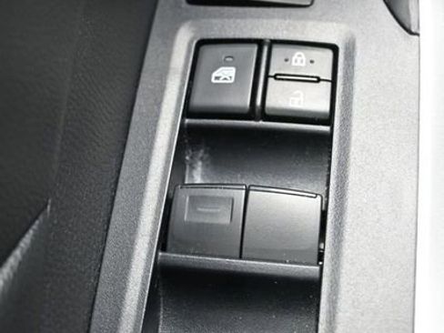 Used 2022 Toyota RAV4 LE image 31