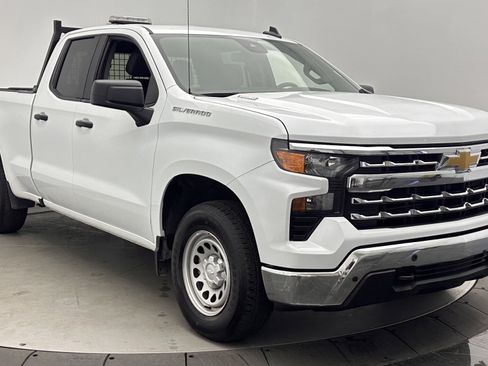 Used 2025 Chevrolet Silverado 1500 W/T w/ WT Value Package image 3