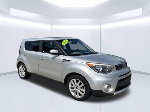 Used 2017 Kia Soul + FWD image 3