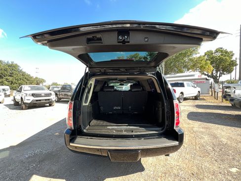Used 2014 GMC Yukon XL Denali image 29