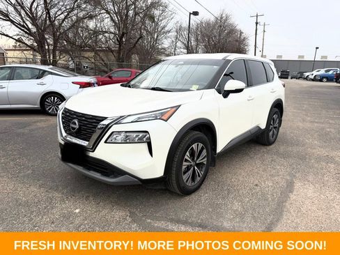 Used 2023 Nissan Rogue SV image 3
