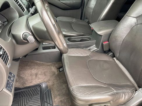 Used 2014 Nissan Frontier PRO-4X w/ Pro-4x Luxury Package image 17