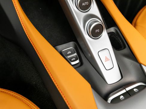 Used 2019 Ferrari Portofino image 32