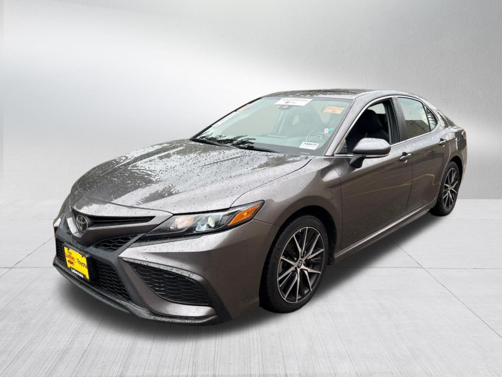 Used 2023 Toyota Camry SE w/ Cold Weather Package AWD/4WD image 3
