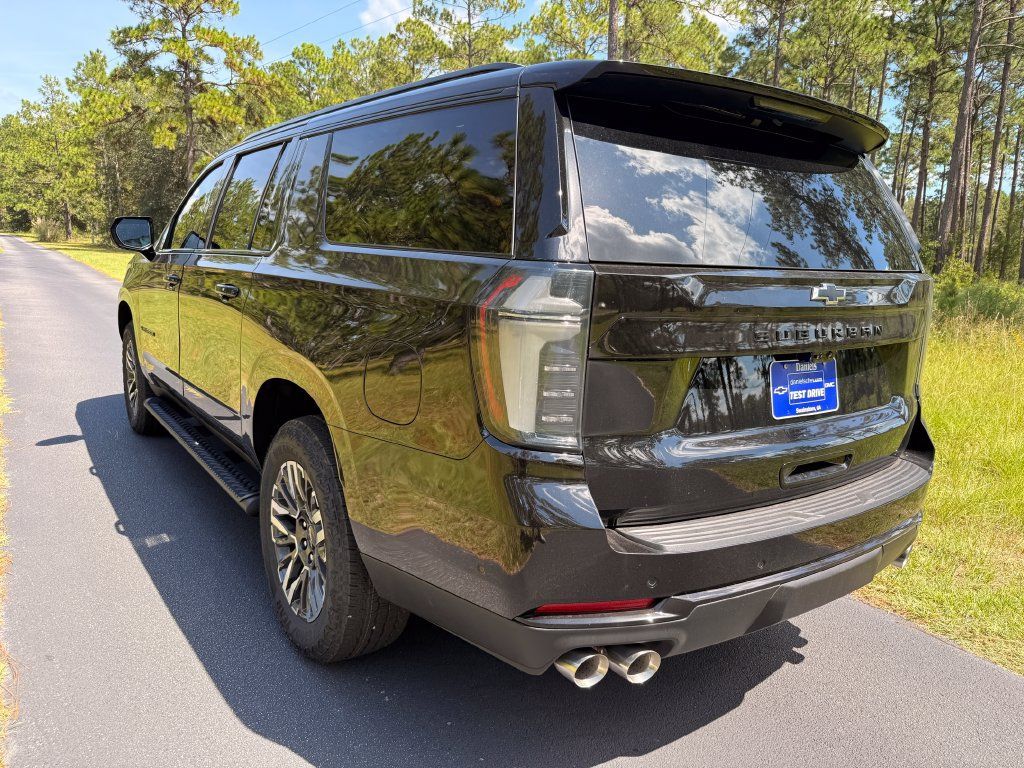 New 2026 Chevrolet Suburban Z71 w/ Z71 Off-Road Package AWD/4WD image 3