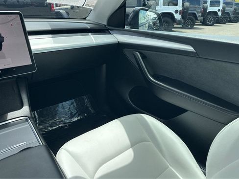Used 2024 Tesla Model Y Performance AWD/4WD image 18