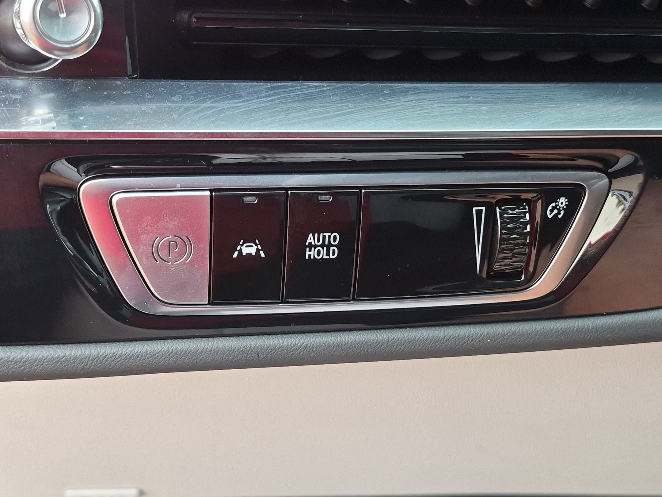 Certified 2024 Cadillac Lyriq Sport AWD/4WD image 17