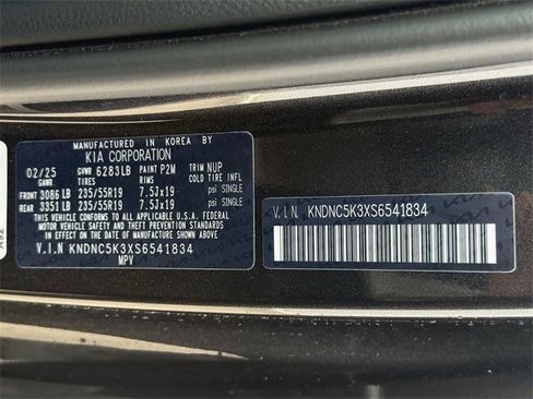 Used 2025 Kia Carnival EX image 37