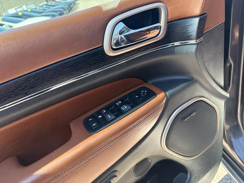 Used 2016 Jeep Grand Cherokee Summit w/ Platinum Series Group image 14