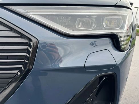 Used 2021 Audi e-tron Prestige w/ Prestige Package image 14