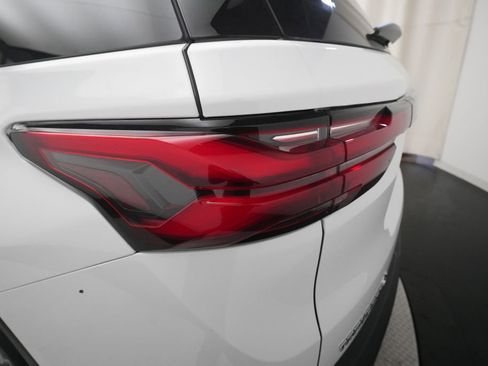 Used 2023 Chevrolet Traverse LT image 33