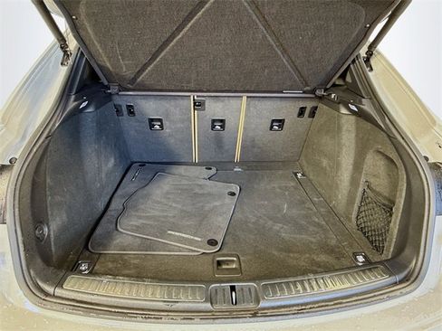 Used 2024 Porsche Macan image 28