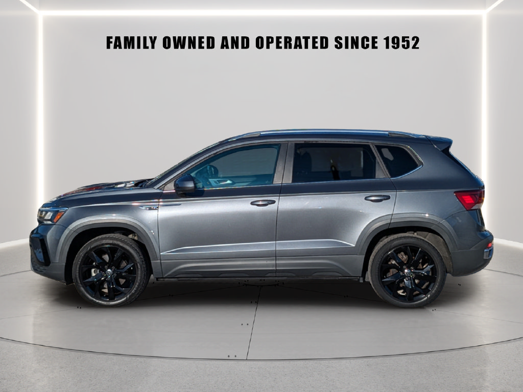 Certified 2023 Volkswagen Taos SE w/ Black Wheel Package FWD image 3