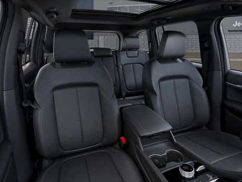 New 2026 Jeep Grand Cherokee Limited AWD/4WD image 9