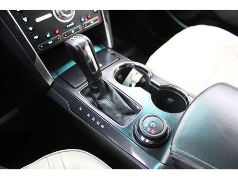 Used 2017 Ford Explorer Platinum image 26