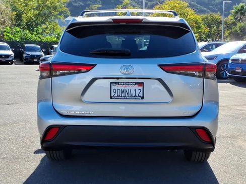 Used 2023 Toyota Highlander XLE image 5