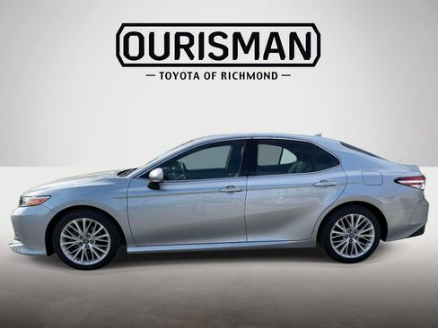 Used 2020 Toyota Camry XLE image 4