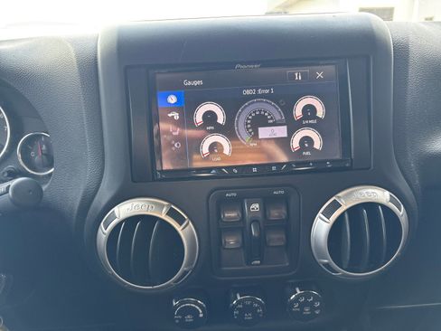 Used 2017 Jeep Wrangler Unlimited Rubicon image 18