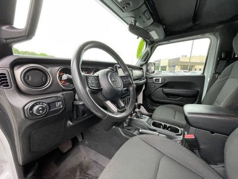 Used 2023 Jeep Gladiator Sport AWD/4WD image 10